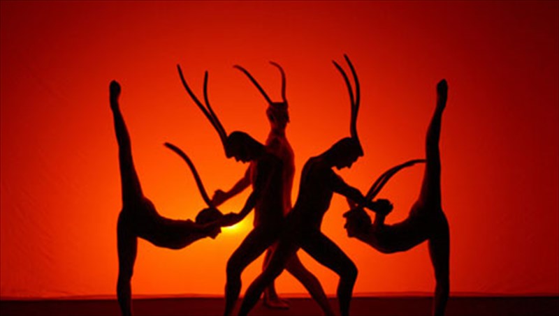 oi-arxontes-tou-skotous-epistrefoun-sto-badminton