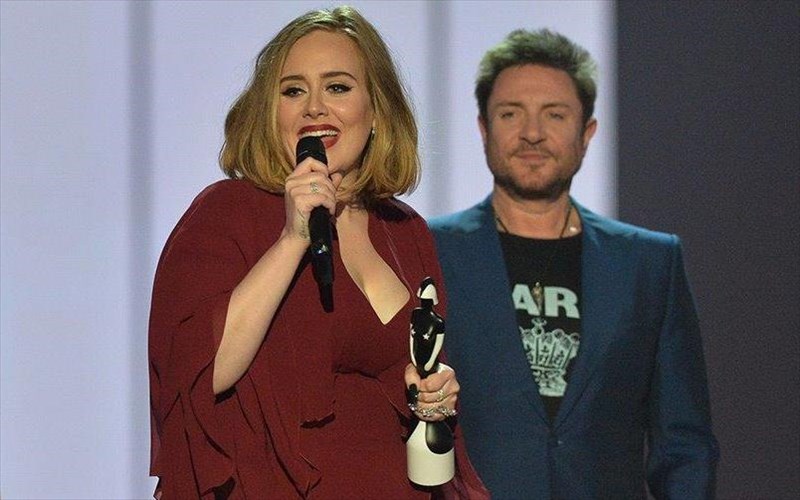 brit-awards-2016-sarose-ta-brabeia-i-adele-adele