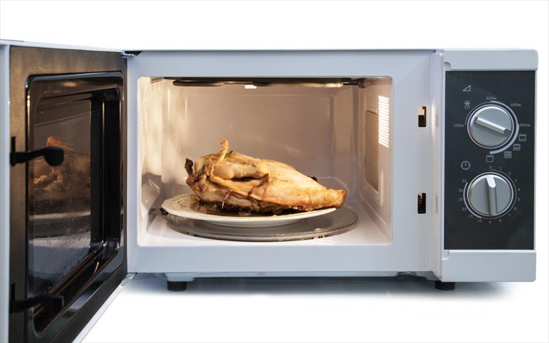 8-kathimerines-trofes-pou-ginontai-epikindunes-otan-tis-ksanazestainoume-kathimerines-trofes-pou-ginontai-epikindunes-otan-tis-ksanazestainoume