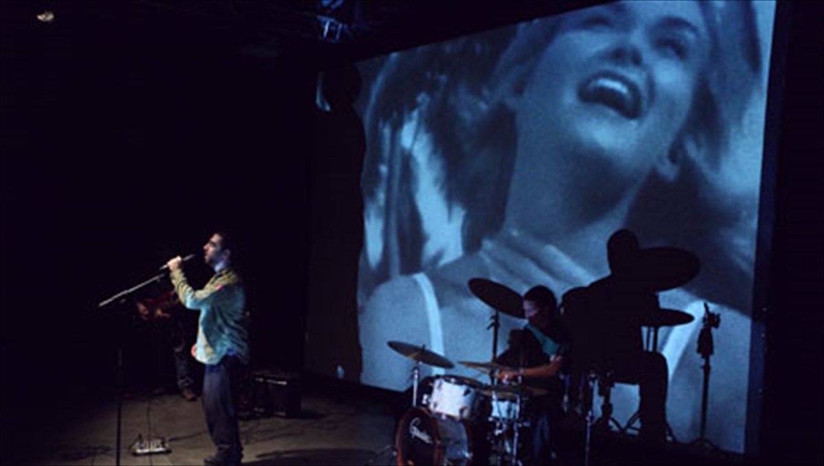 oi-iroes-tou-gianni-skarimpa-sti-skini-tou-bios