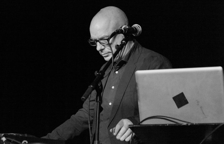 o-brian-eno-empneustike-apo-ton-titaniko-kai-ton-proto-pagkosmio-polemo-gia-to-neo-tou-album