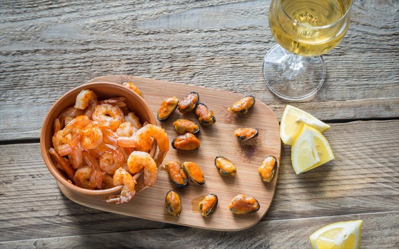 ti-krasi-na-pieite-me-ta-thalassina-sas