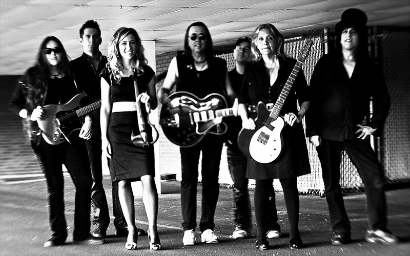 oi-pavlovs-dog-erxontai-stin-ellada