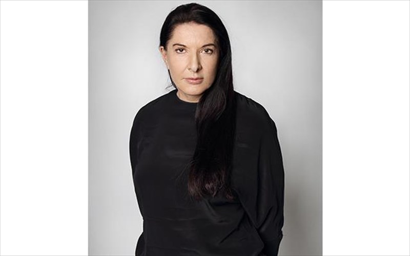 marina-abramović-o-kallitexnis-einai-o-upiretis-tis-koinonias-kai-i-texni-to-oksugono-tis-texni-to-oksugono-tis