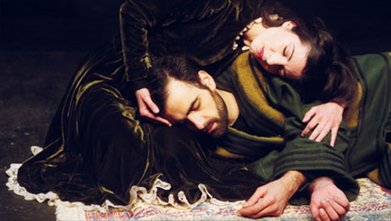 ntimpouk-mia-tragiki-istoria-agapis