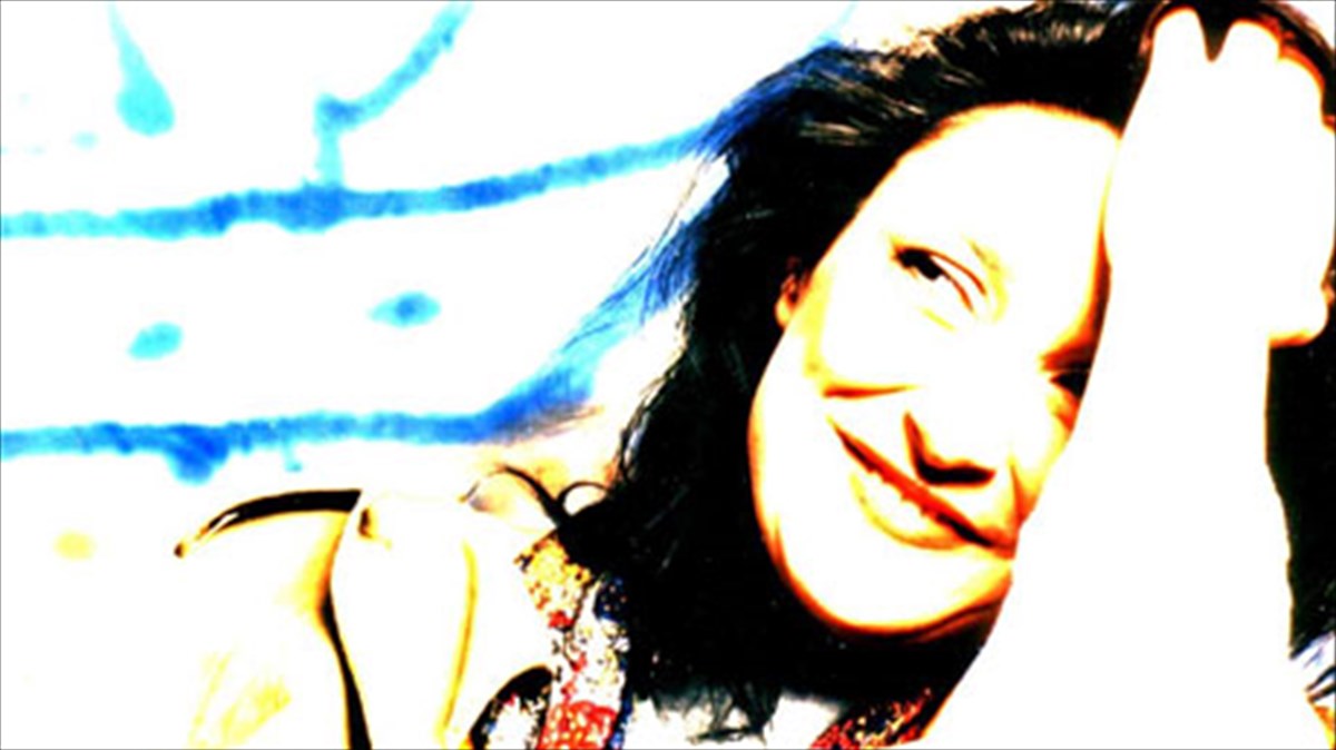 i-afroditi-manou-tragouda-kai-autosarkazetai