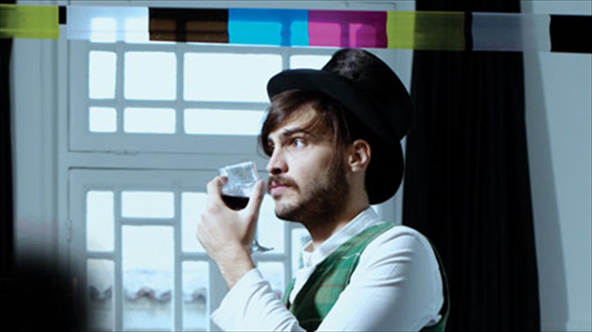 o-kos-k-ntunetai-agios-basilis-kai-truponei-apo-tin-kaminada