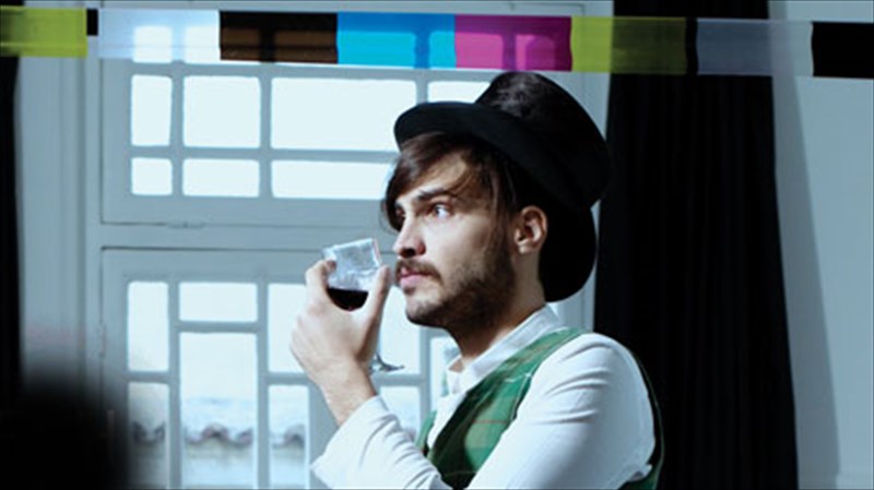 o-kos-k-ntunetai-agios-basilis-kai-truponei-apo-tin-kaminada