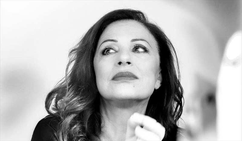 i-xaris-aleksiou-sto-cafe-tou-ianou