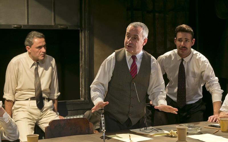 megali-brabeusi-gia-tin-parastasi-12-enorkoi