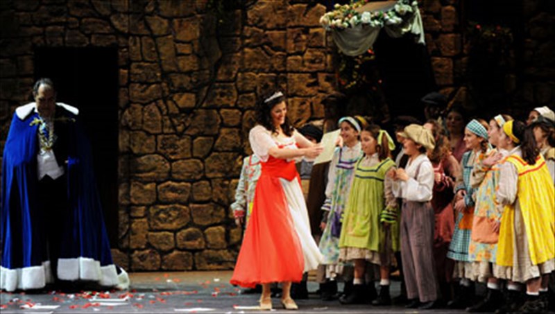 to-magiko-bioli-opera-gia-mikrous-kai-megalous