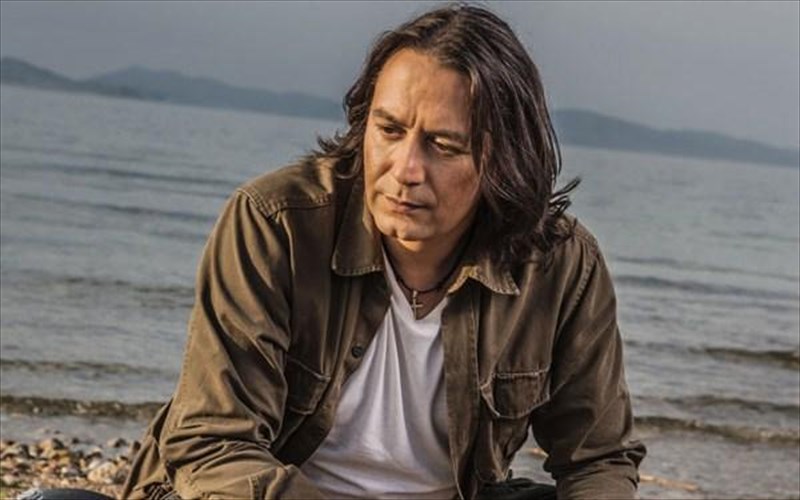 giannis-kotsiras-unplugged-gia-duo-ores-stin-europi