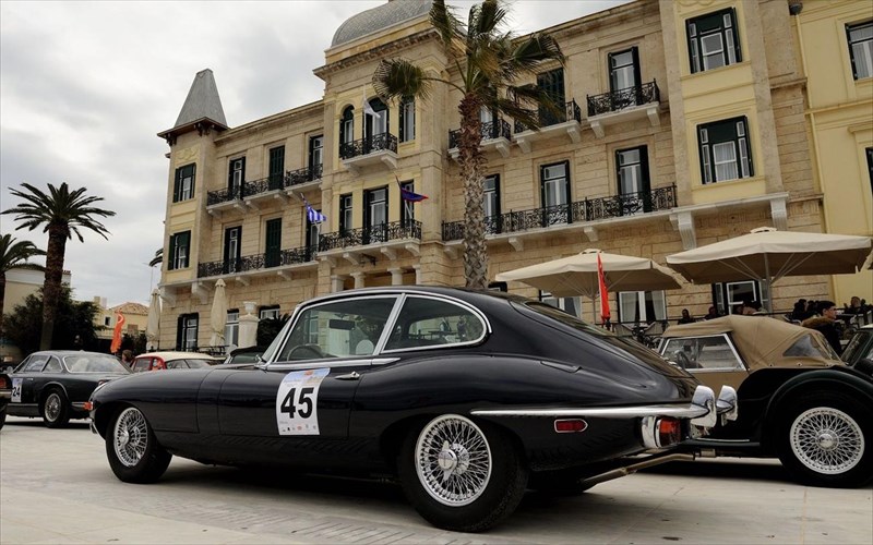 oi-spetses-tha-gemisoun-klasika-autokinita