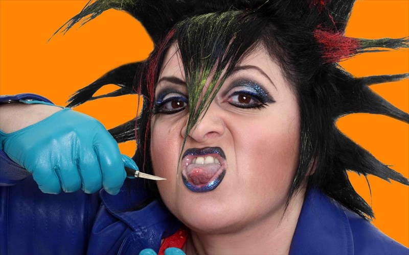 polu-kakes-lekseis-h-istoria-mias-gunaikas-ston-prothalamo-tou-neurologou-tis