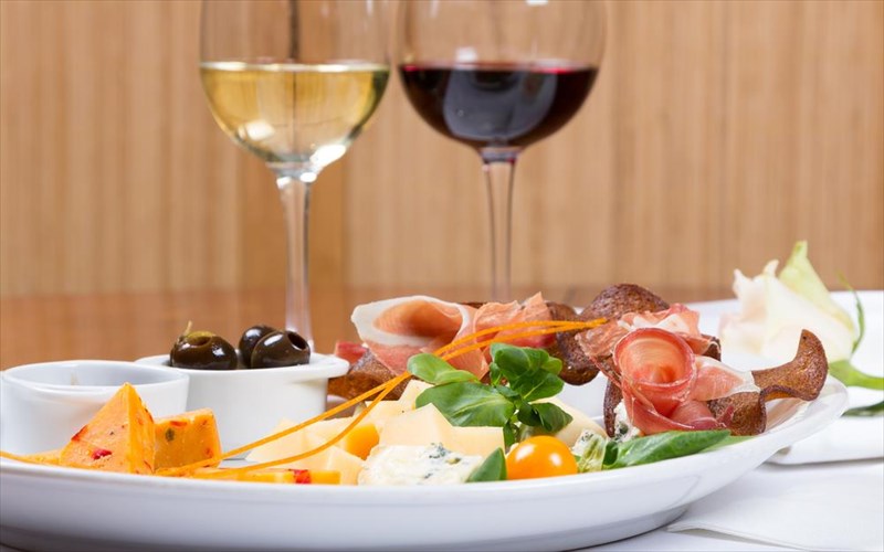 kanones-gia-sunduasmo-krasiou-fagitou-pou-aksizei-na-spasete