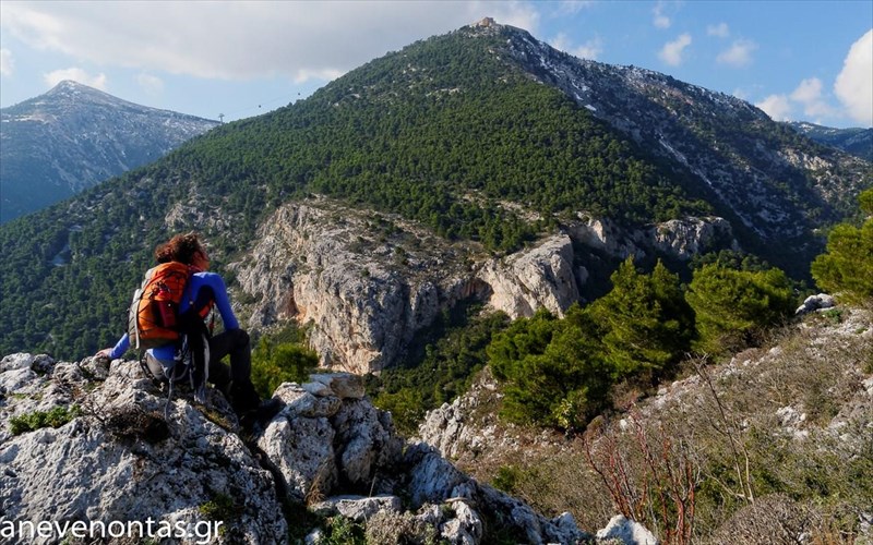 h-parnitha-kai-oi-pezoporikes-diadromes-tis-me-liga-logia-kai-polli-eikona