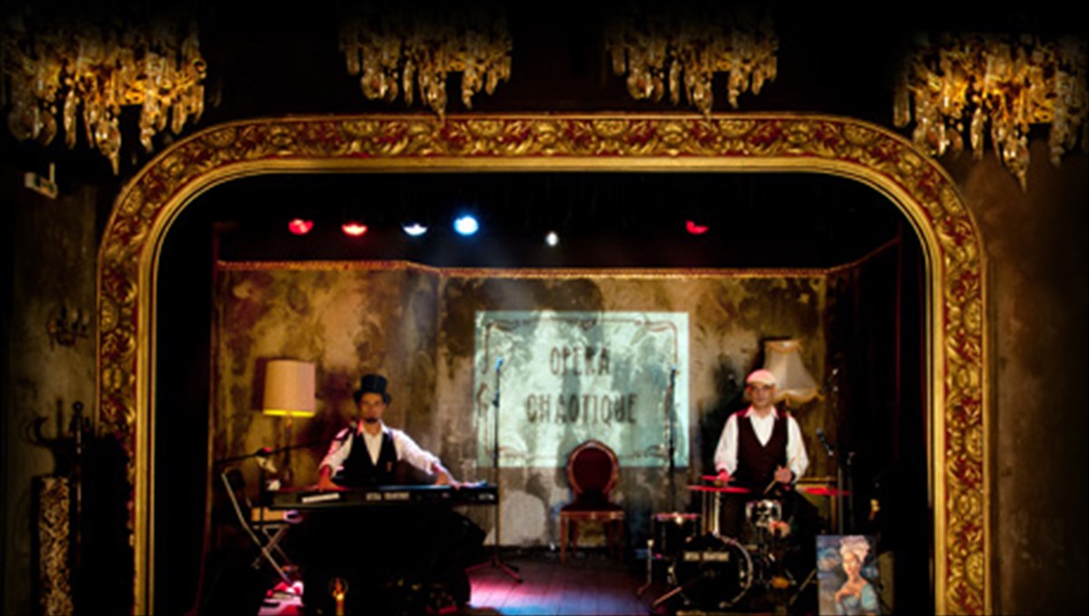 i-athina-sunexizei-na-giortazei-kai-to-2012