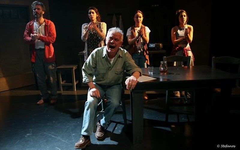 sunexizetai-to-tessera-prosopa-kai-o-theos-ap-ekso-me-eidiki-prosfora-theos-ap-ekso-me-eidiki-prosfora