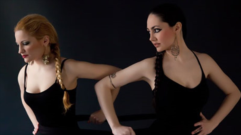 tragoudia-kai-mousikes-tou-kosmou-apo-tis-aderfes-bougioukli