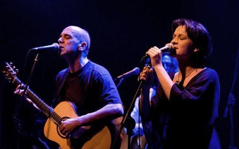 orfeas-peridis-kai-lizeta-kalimeri-mazi-epi-skinis-lizeta-kalimeri-mazi-epi-skinis