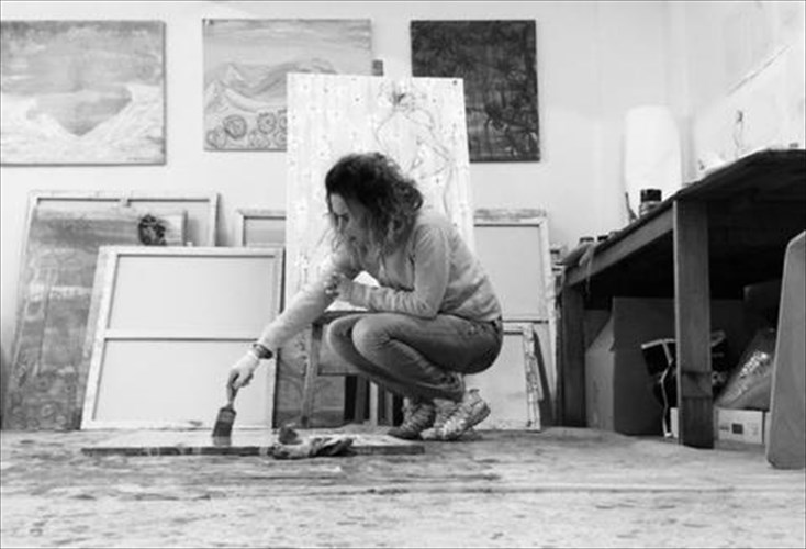 anastasia-gkinaki-o-erotas-anatarazei-tin-pragmatikotita-alla-agalliazei-tin-psuxi