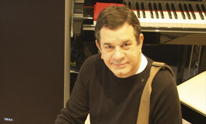 megali-sunaulia-stamati-spanoudaki-sto-megaro