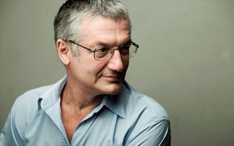 o-skinothetis-baggelis-theodoropoulos-analambanei-kallitexnikos-dieuthuntis-tou-ellinikou-festibal