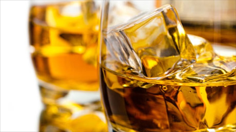 to-ouiski-kai-oi-aksioi-mimites-tou