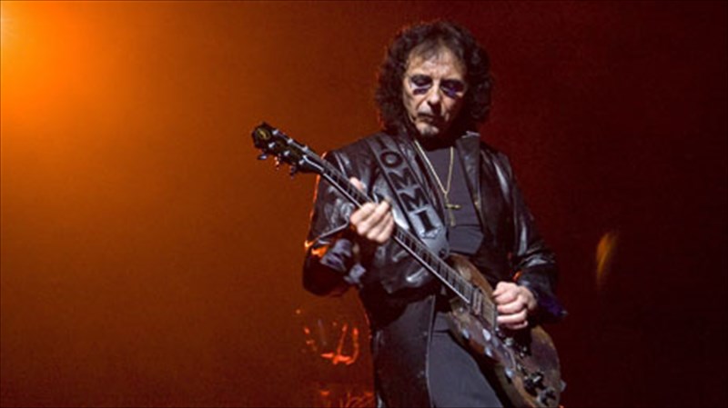 o-kitharistas-ton-black-sabbath-pasxei-apo-karkino