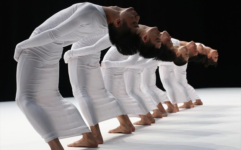 minimalismos-sta-oria-tis-anthropinis-kinisis-sti-skini-tis-stegis