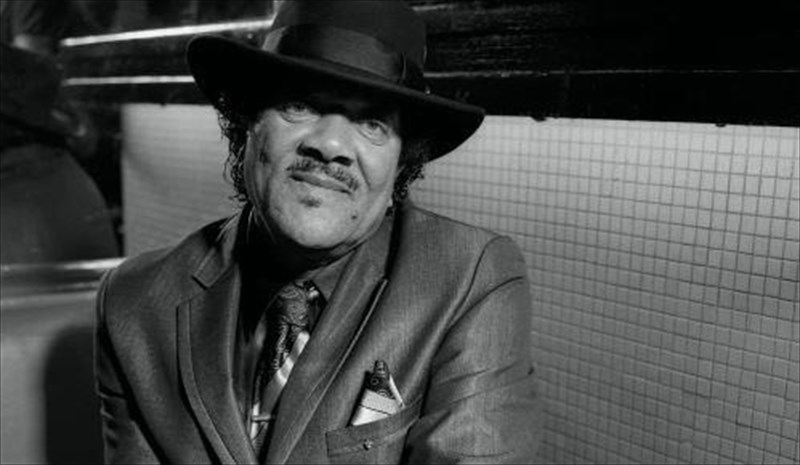 o-poiitis-ton-blues-apo-to-delta-tou-missisippi-sto-half-note