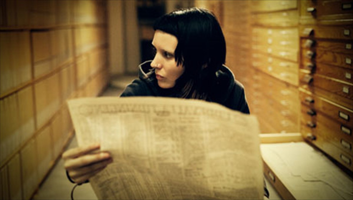 skoteina-proklitiko-to-koritsi-me-to-tatouaz