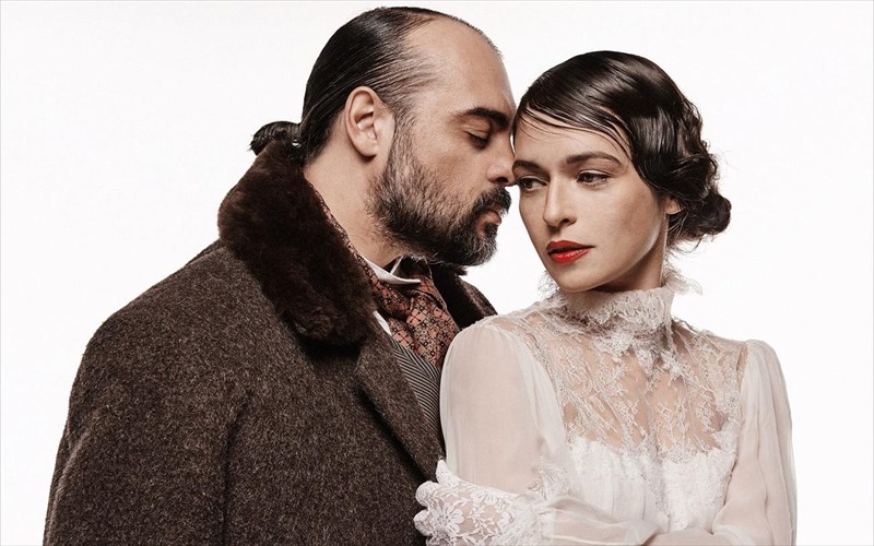 duo-eikastikis-ufis-theamata-filoksenountai-sti-stegi