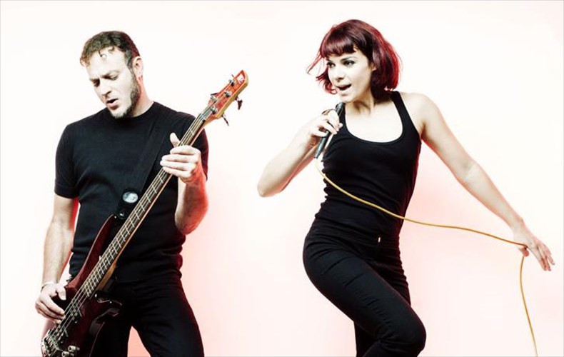 andriana-mpampali-kai-rous-gia-ena-bradu-sto-rock-architecture-rous-gia-ena-bradu-sto-rock-architecture