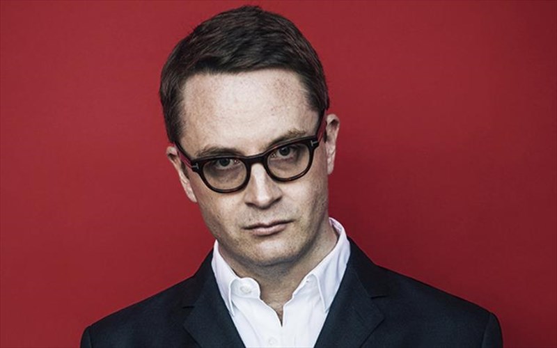 o-nikolas-bintingk-refn-einai-enas-neon-zografos