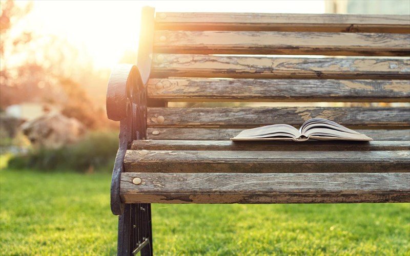 tria-nea-biblia-apo-tis-ekdoseis-metaixmio