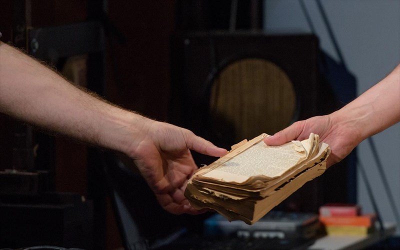 o-agon-mou-to-ponima-tou-xitler-me-ti-matia-ton-anatreptikon-rimini-protokoll