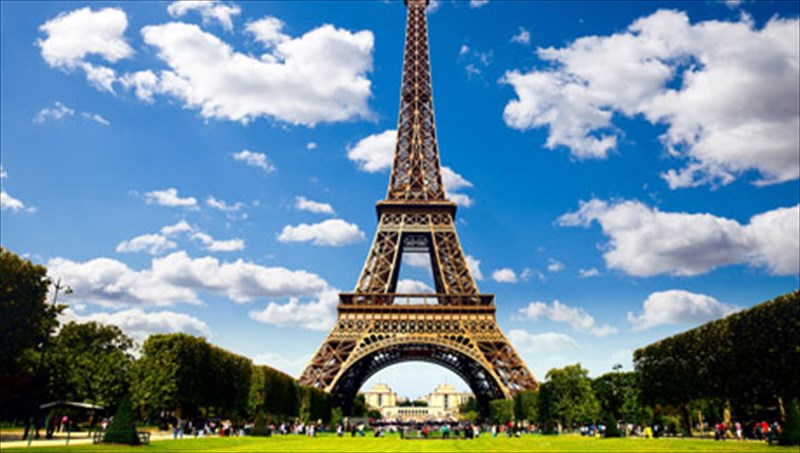 o-purgos-tou-aifel-tha-ginei-dentro