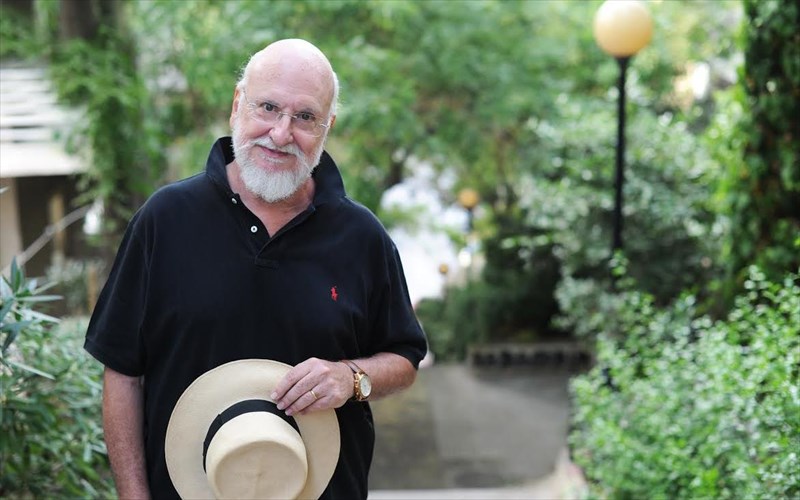 o-dionusis-sabbopoulos-stin-plateia-tis-neas-smurnis