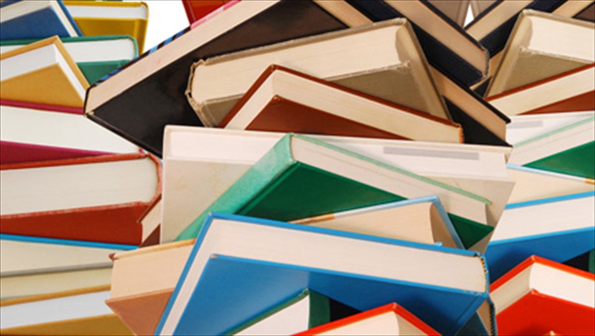 ksekinise-to-pazari-bibliou-stin-plateia-klauthmonos