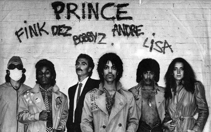 the-revolution-i-mpanta-tou-prince-epanenonetai-xoris-auton