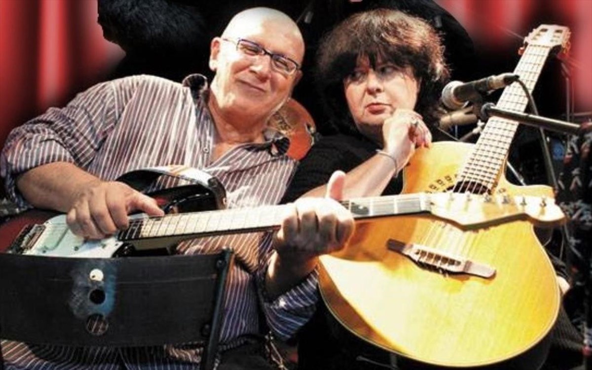 ianos-arleta-lakis-me-ta-psila-reber