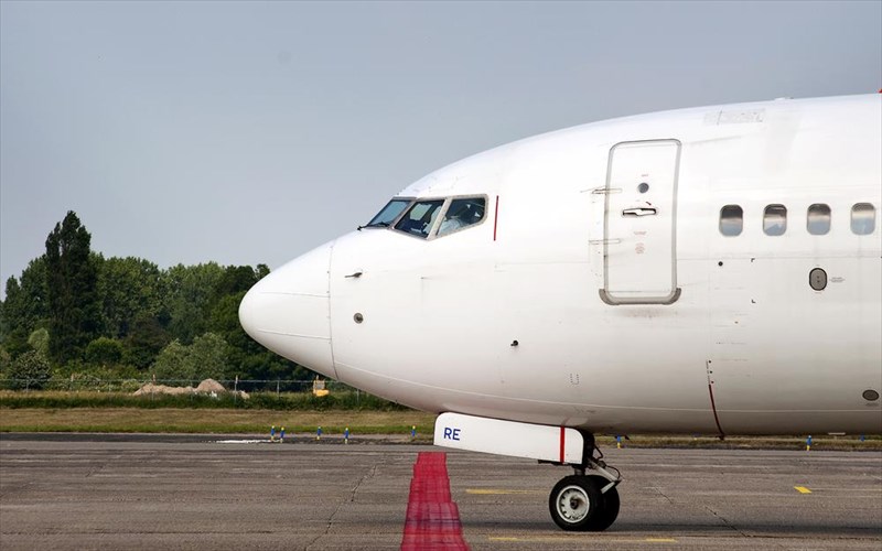 ti-tha-sumbei-an-anoiksei-i-porta-tou-aeroplanou-kata-ti-diarkeia-mias-ptisis-porta-tou-aeroplanou-kata-ti-diarkeia-mias-ptisis