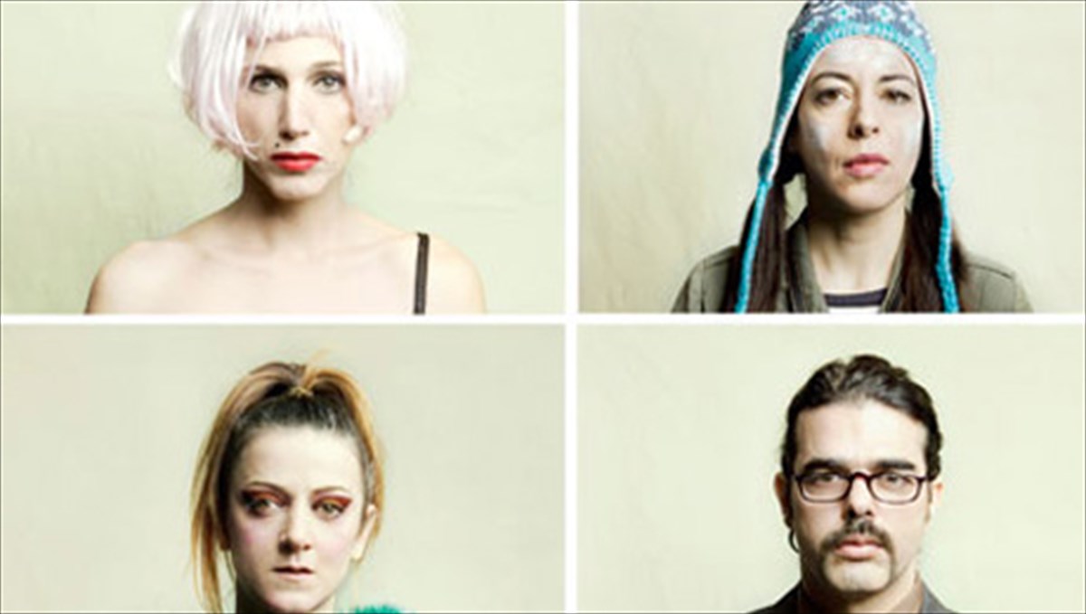 epibionontas-stin-ellada-tis-krisis-i-nea-komodia-tis-xrusas-spilioti-nea-komodia-tis-xrusas-spilioti