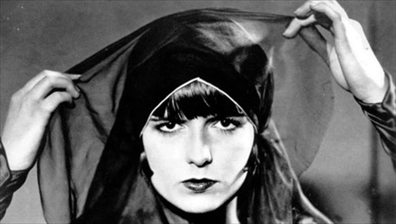 anoigei-to-kouti-tis-pandoras-tou-pampst