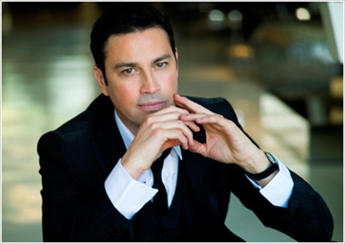 o-fragkoulis-tragouda-gia-ton-xatzidaki