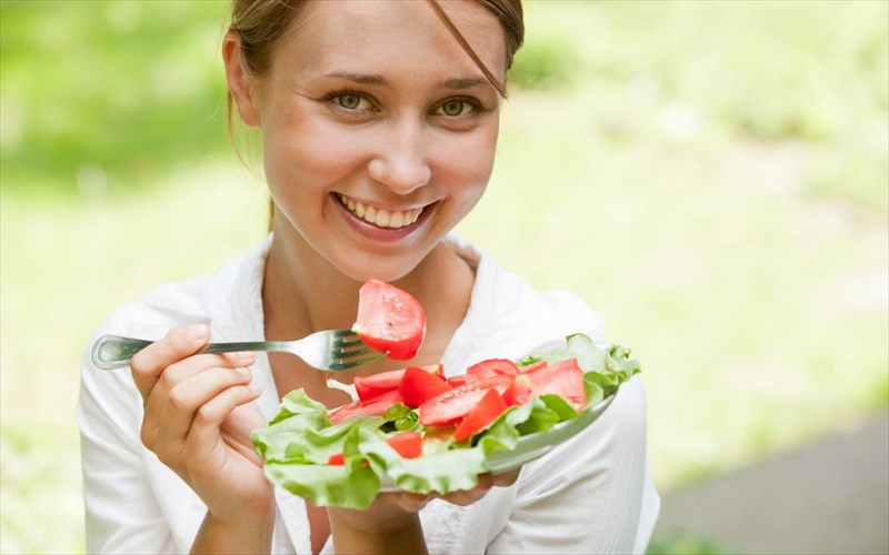 diatrofi-enopsei-kalokairiou-polutimes-sumboules-apo-tin-eidiko