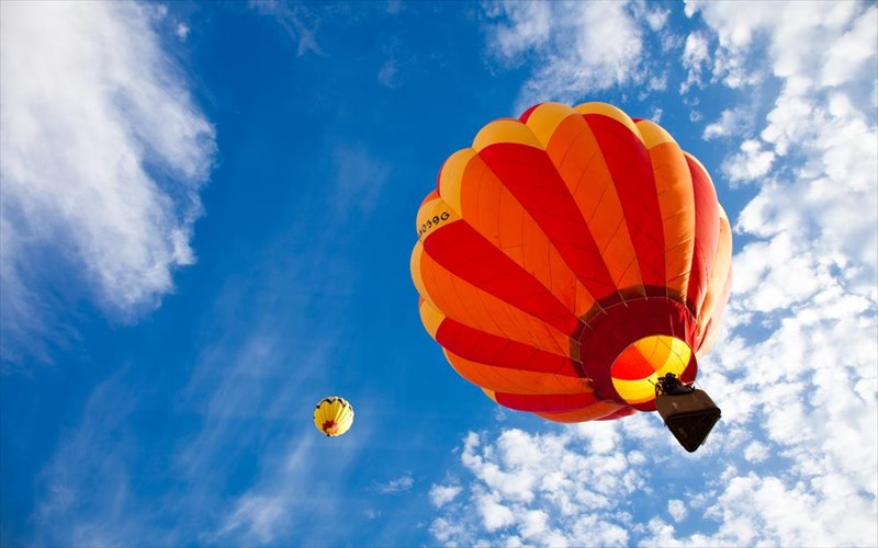 i-kalamata-gemizei-aerostata