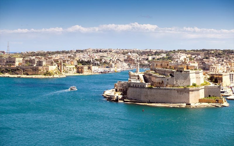 baleta-i-kompsi-proteuousa-tis-maltas-mesa-apo-ta-oraia-tis-kompsi-proteuousa-tis-maltas-mesa-apo-ta-oraia-tis