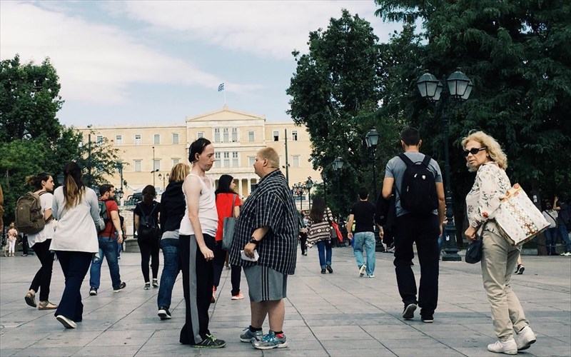 mia-protoporiaki-performance-en-ora-aixmis-stin-plateia-suntagmatos